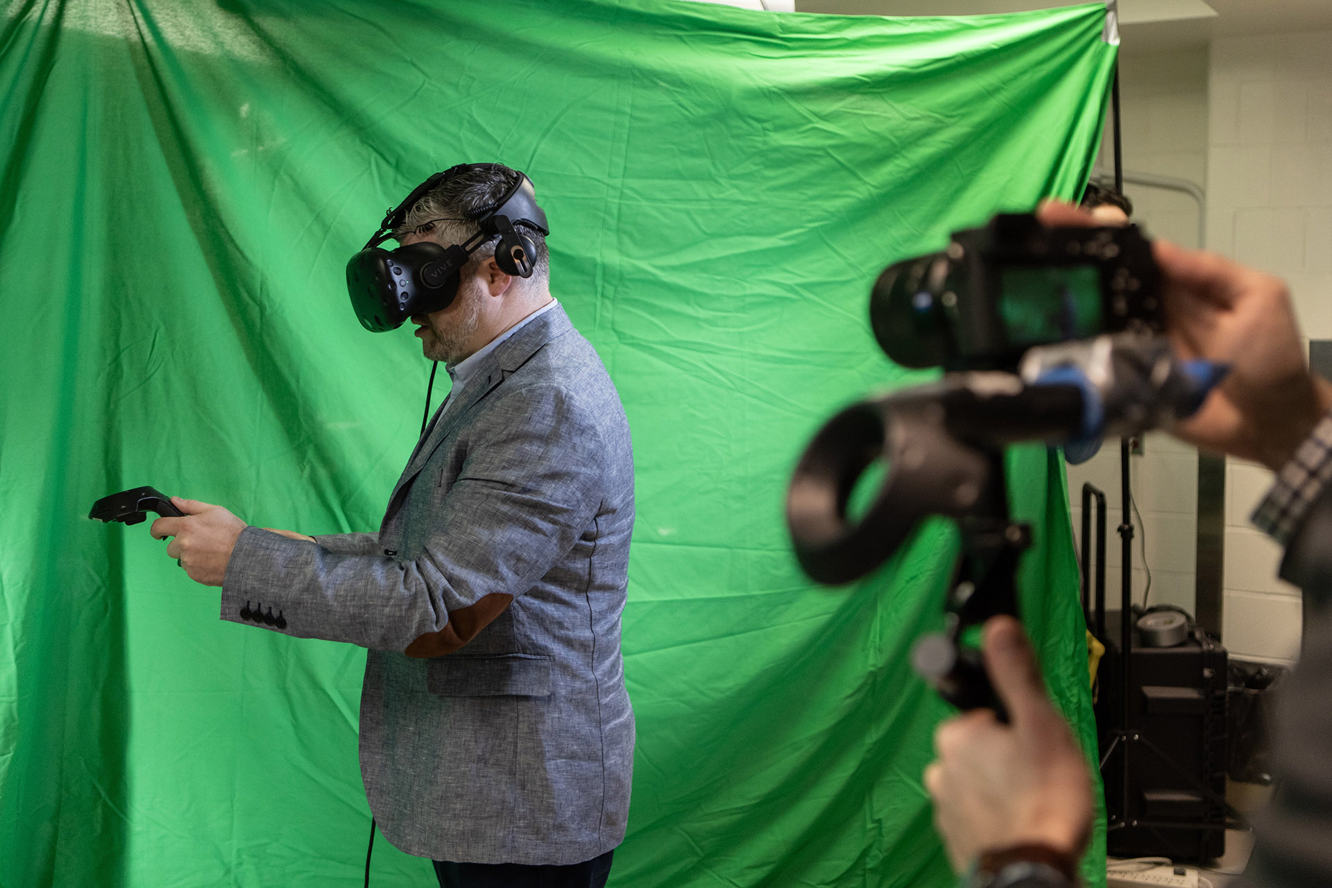 Dr Adam Sachs_Neurosurgery_The Ottawa Hospital_3D Virtual Reality_1.jpg